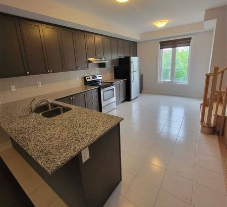 For Lease - 1048 Beach Comber Road, Mississauga, Ontario - Photo 5