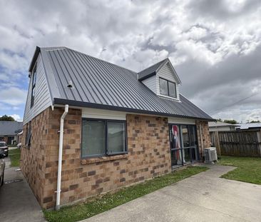 Spacious Four-Bedroom Townhouse - Hamilton East - Photo 1