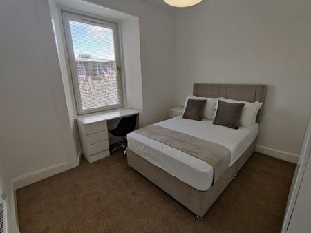 3 bedroom flat to rent - Photo 3