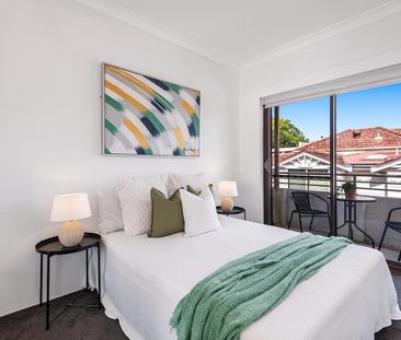 Waterfront Luxury Living – Sunlit 3 Bedroom Unit with Breath-taking... - Photo 5