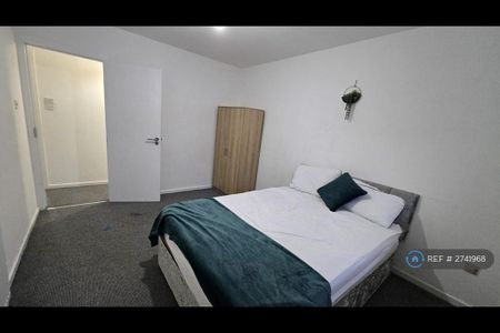 4 bedroom terraced house to rent - Photo 5