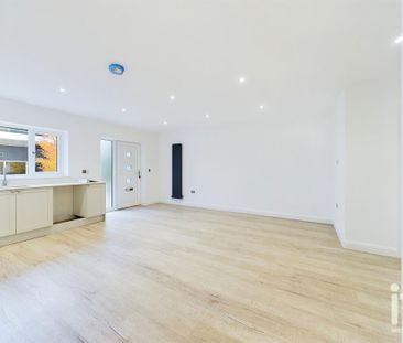 2 bedroom ground floor flat to rent - Photo 2