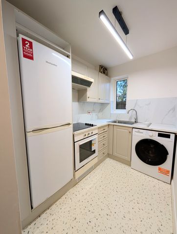 Newly Decorated 1 Bed Maisonette - Photo 3