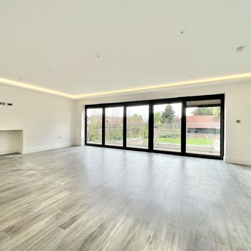 The Stables, Allum Lane - Photo 1