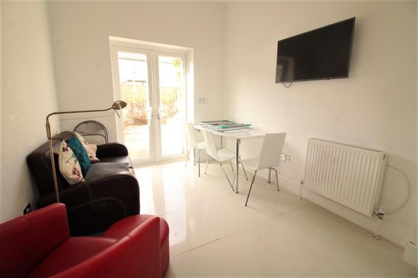 House - Terraced For Rent Manners Road, Southsea - Photo 1