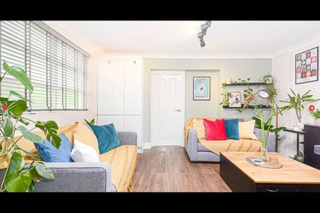 2 Bed Flat, Eden Road, E17 - Photo 2