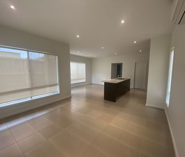 MODERN 3 BEDROOM HOME WITH TWO LIVING AREAS - Photo 4