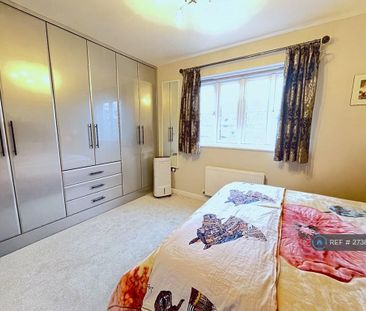 4 bedroom semi-detached house to rent - Photo 5