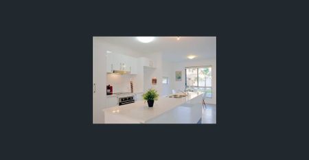 Modern 3 Bedroom Unit in Sought-After River Road Estate - Photo 3