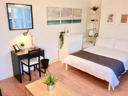 Room in a Shared Flat, Fowler House, SW8 - Photo 5