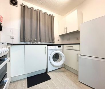 1 Bedroom Flat - Purpose Built To Let - Photo 6