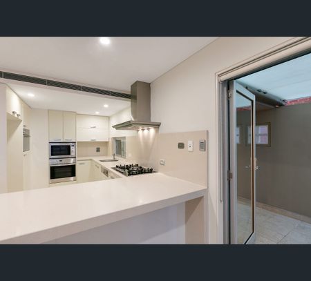 2/98 North Steyne, Manly, NSW 2095 - Photo 2