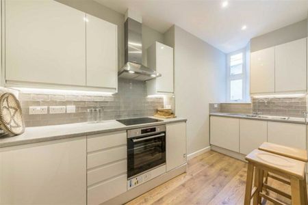 Westbourne Crescent, Hyde Park, W2 - Photo 3