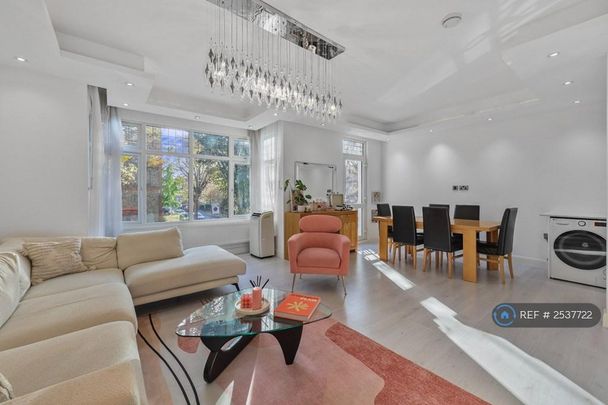 3 bedroom flat to rent - Photo 1