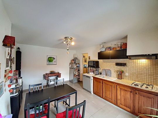 Noves : Appartement grand T2 au 2ème étage, - Photo 1