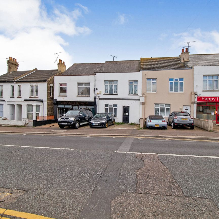 2 bedroom maisonette to rent East Street, Southend On Sea, SS2 - Photo 1
