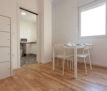 Cozy room in Actor Llorens Street - Photo 3