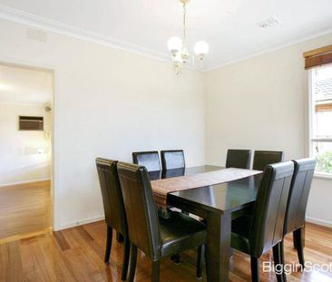 Fantastic 4 bedrooms and 2 bathrooms for you and your family! - Photo 3