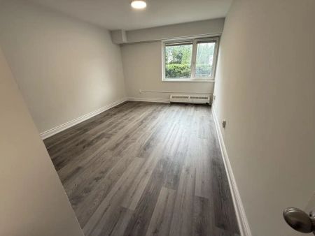Surrey Place Apartments — 105B - Photo 3