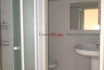 Appartamento non arredato, di ampia metratura, con 3 camere!