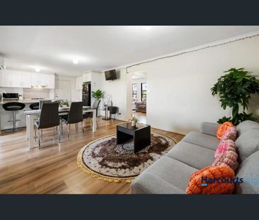 Low-Maintenance Family Living with Solar Power & Undercover Enterta... - Photo 1