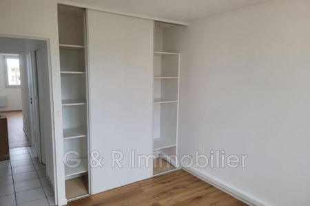 Location Appartement 3 pièces 78m² MARSEILLE 8ème - Photo 3