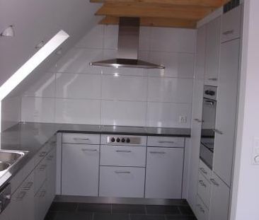 Grosszügige 4 1/2 Zi-Dachgeschoss-Maisonette-Wohnung - Photo 2