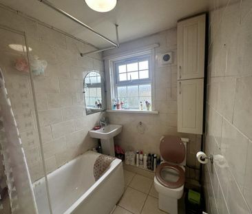 4 bedroom semi-detached house to rent - Photo 6