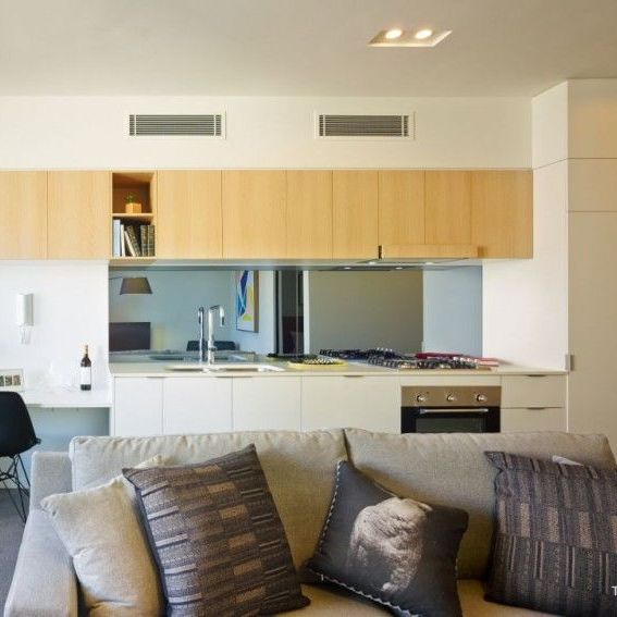 Furnished one bedroom in South Brisbanes best location with stunning river & city views - Photo 1