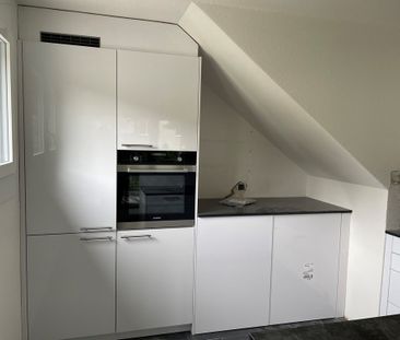 "Eine neu renovierte Wohnung steht im Angebot" - Photo 1
