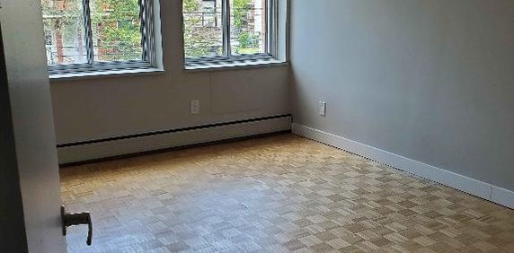 EN PLEIN COEUR DE VERDUN - grand 3 1/2 à deux pas du parc - Photo 2