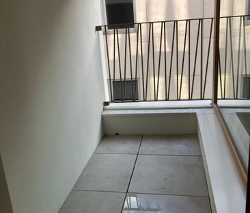 modern 1-slaapkamerappartement in hartje Kortrijk - Photo 3