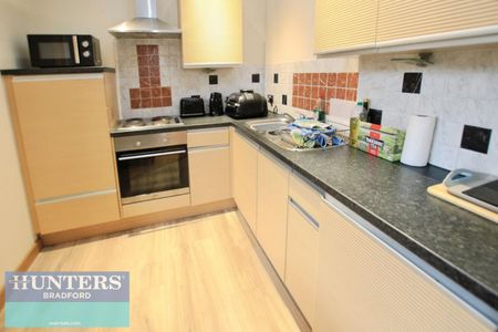 2 bedroom Flat To Let - Photo 4