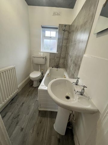 2 bedroom terraced house to rent - Photo 4