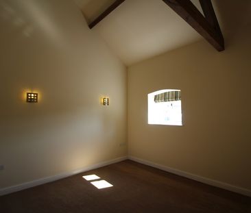 Two Bed Barn Conversion - Photo 4