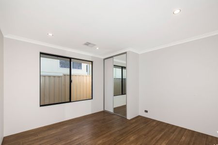 Modern Home That Will Impress&excl; Partly Furnished&excl; - Photo 3