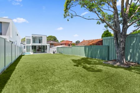 Exceptional Luxury Home: Lovely Natural Light, High Ceilings, Swimming Pool, Large Backyard & Just A Short Walk To Local Amenities! - Photo 3