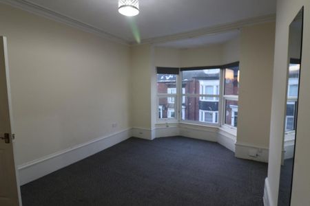 3 bedroom flat to rent - Photo 5