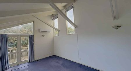 FABULOUS FAMILY LIVING IN LOWER HUTT - Photo 5