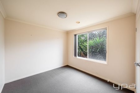 Family Home with ONE WEEK FREE RENT for the approved applicant! - Photo 2