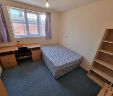 5 Bed Student Accommodation - Photo 4