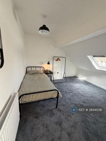 1 bedroom in a house share to rent - Photo 3