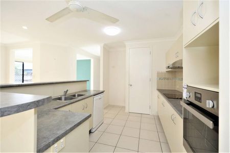 Fantastic Family Home - Fully Air Conditioned - 10kw Solar - Large Backyard - Photo 2