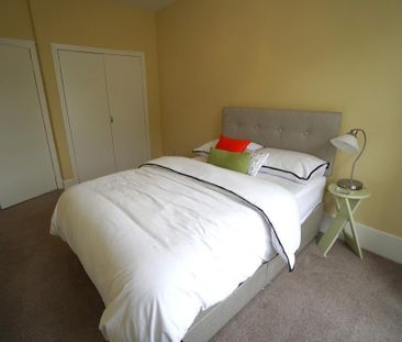 3 bedroom flat to rent - Photo 4
