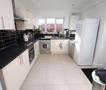 6 bedroom terraced house to rent - Photo 2