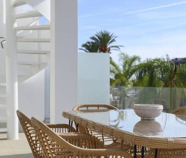 2 bedroom luxury penthouse for rent in Estepona, Andalusia - Photo 4