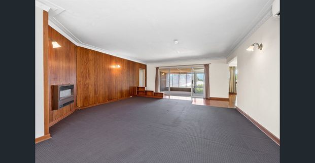 Wembley Downs Classic Family Home - Close to Everything! - Photo 1