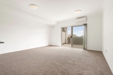Beautifully Presented One Bedroom Apartment - Photo 4