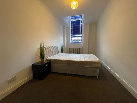 3 Bed Flat, Albert Road South, SO14 - Photo 4