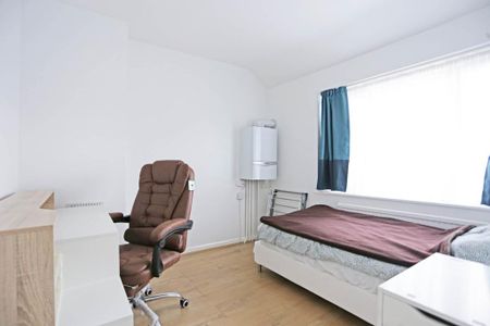 2 bedroom semi-detached house to rent - Photo 4